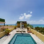 New! Central Apartment One Street From The Beach By Yeah